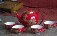 瓷都匠心，國禮華章 探秘中國紅瓷與鑲金皓月茶具的藝術魅力